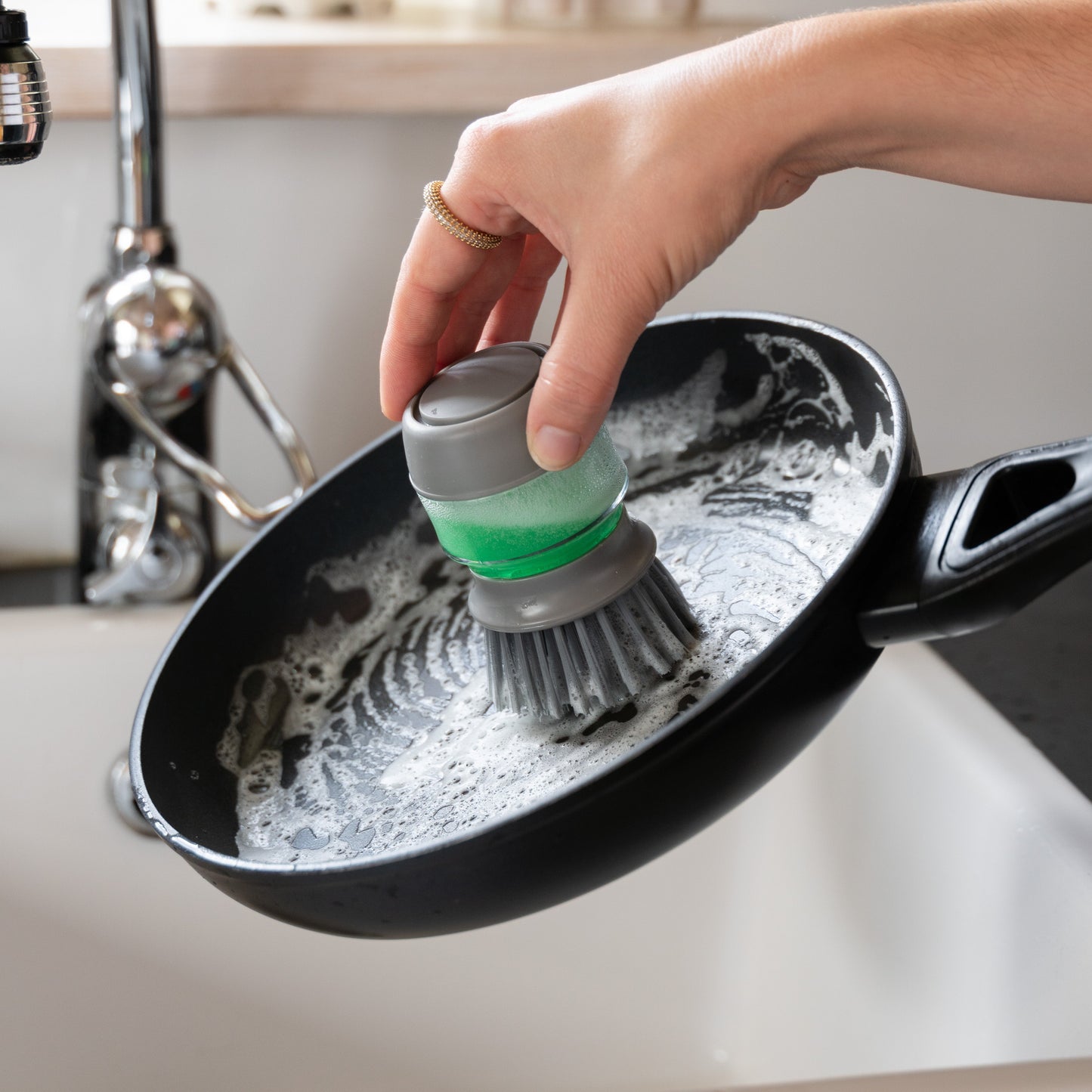 Scrub brush with practical container for easy and efficient cleaning