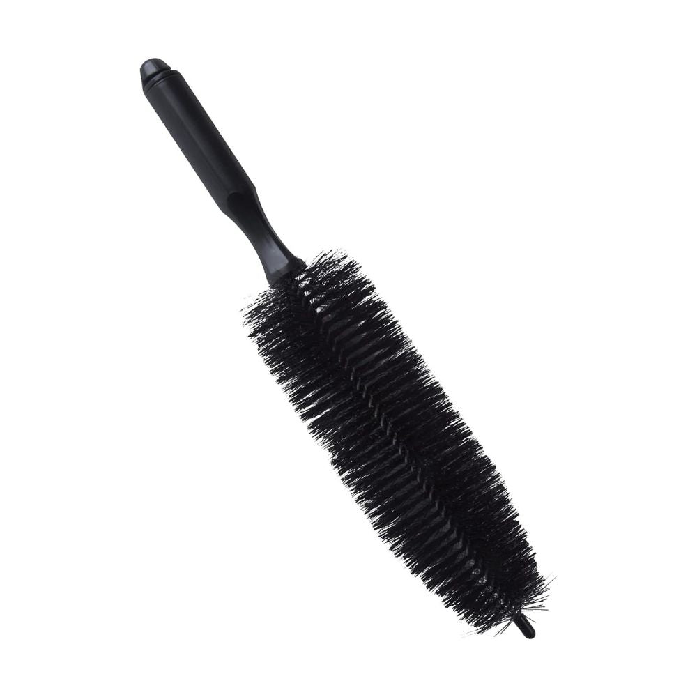 Long brush for easier and faster cleaning of wheel panels
