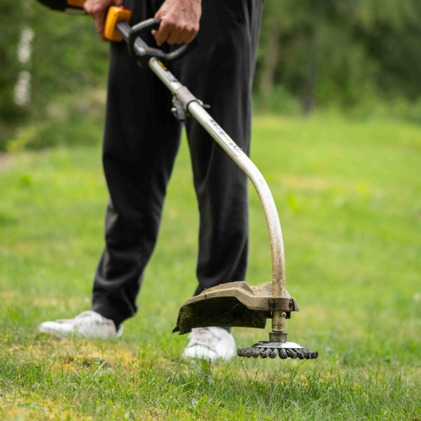Grov Trimmer Steel Brush – Effective Cleaning for Heavy-Duty Surfaces
