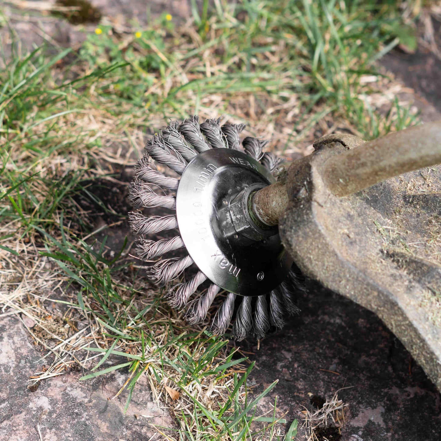 Grov Trimmer Steel Brush – Effective Cleaning for Heavy-Duty Surfaces