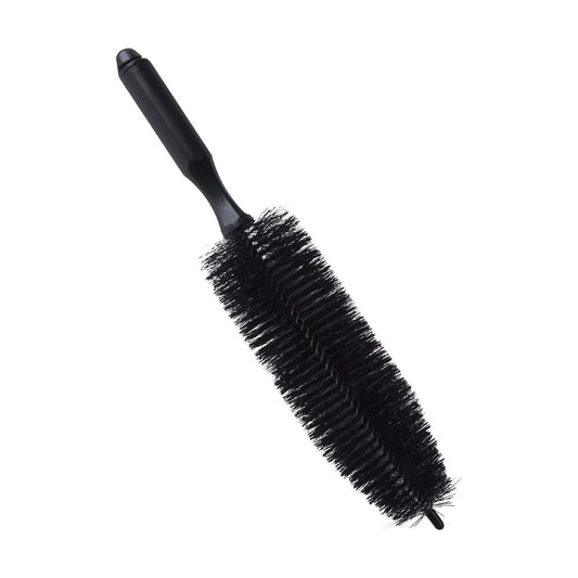 Long brush for easier and faster cleaning of wheel panels
